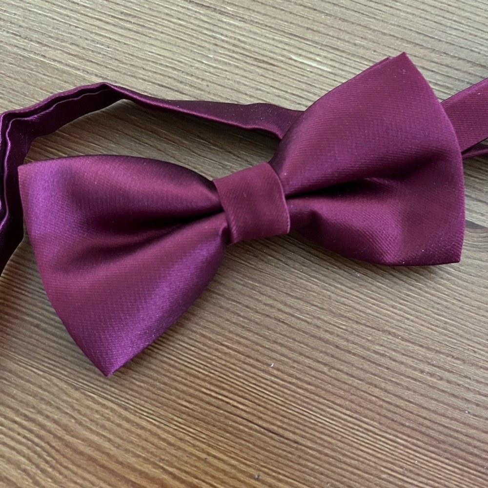 4/$20 Wine coloured pre-tied bow tie